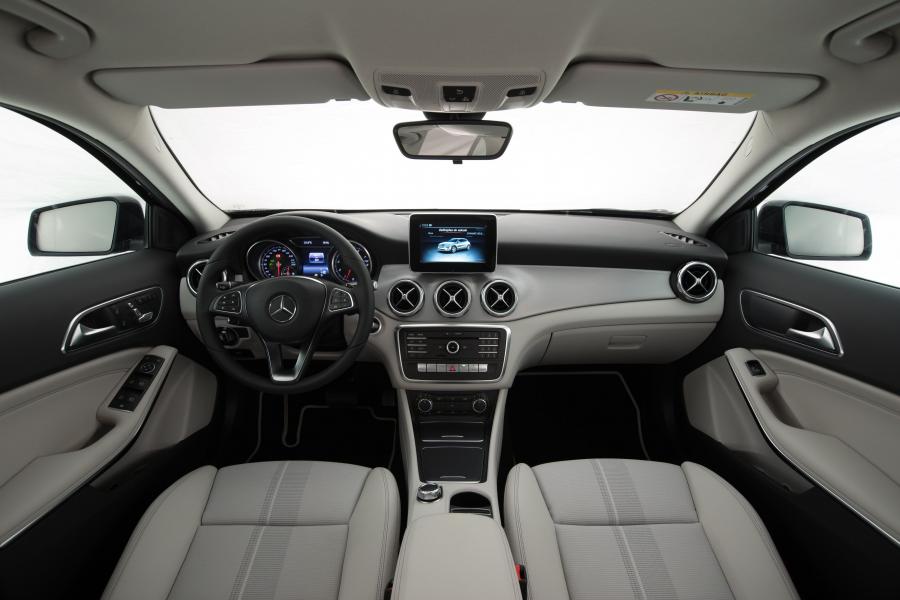 Торпедо Mercedes-Benz GLA200 (X156) 2017 года  (LA) (фото 26 из 41)
